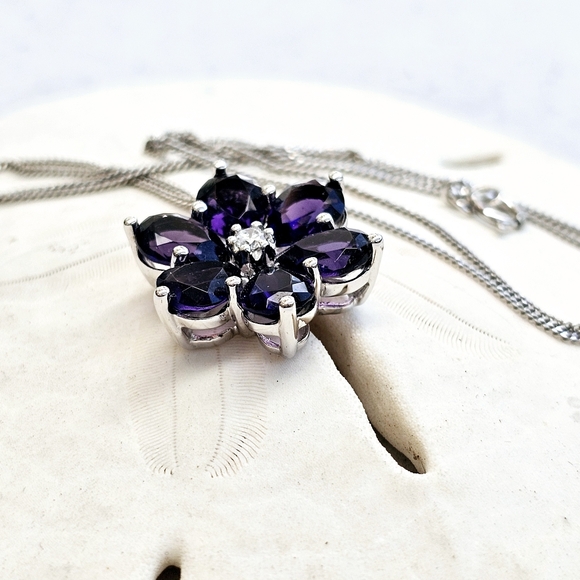 SET! Vera Wang 925 Flower Necklace & 925 Twisted Diamond-Cut Hoop Earrings SET! - Picture 8 of 16